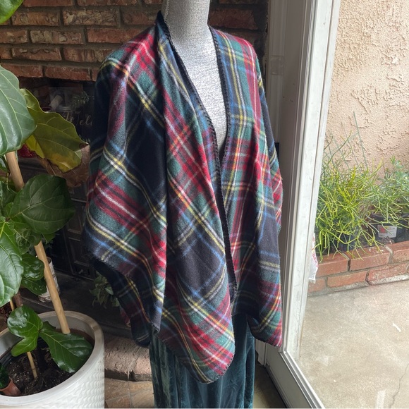 WOOLRICH Cozy Blanket Wrap, Bristol Tartan Plaid, One Size - Picture 4 of 9